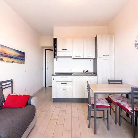 Apartman In With Swimming Pool And Sea View *