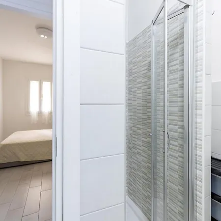 Apartman In With Swimming Pool And Sea View