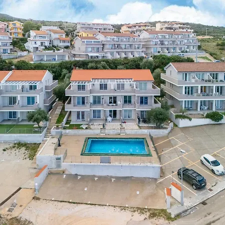 Apartment In With Swimming Pool And Sea View Apartman *