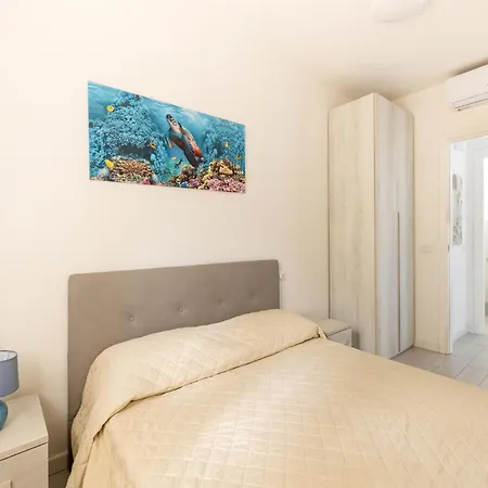 In With Swimming Pool And Sea View 아파트 카스텔사르도