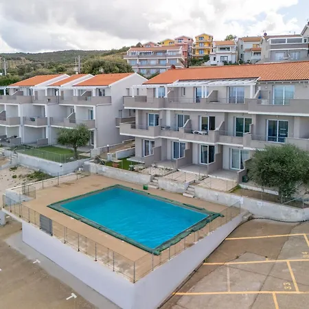 In With Swimming Pool And Sea View *